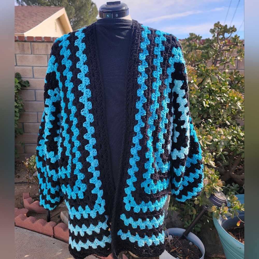 Granny stitch hexy cardigan in agua and black
